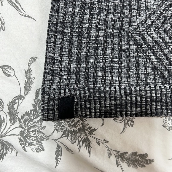 Lululemon 4 Restless Pullover Heathered Black Long-Sleeve Top - Picture 9 of 9